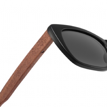 Woman's Natural Bamboo Wood Hand Made UV400 Polarized Sunglasses